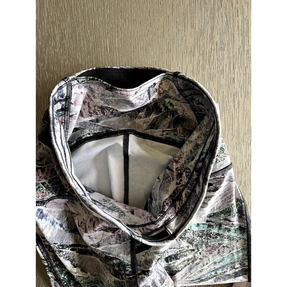 Lululemon Train Times Pant 25" Springscape Multi/Obsidian Style Size 4-Brand New - Picture 6 of 8